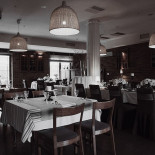 Pub Restauracja Trzy Po Trzy Wewnątrz