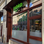 Żabka Prosto Z Pieca Na zewnątrz
