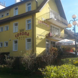 Korona Na zewnątrz