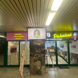 Pielmieni Bar Restauracja W Kuchni Na zewnątrz