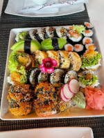 Domino Sushi food