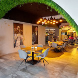 Cztery Katy Bowling À l'intérieur