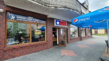 United Chicken Exterior