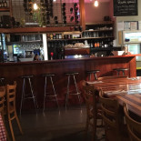 The Pizza Wine Club Wewnątrz