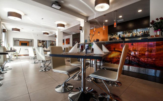 Emocja À l'intérieur