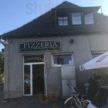 Colosseum Pizzeria Na zewnątrz