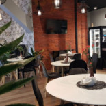 Czarny Puzzel Bistro W Sądzie Wewnątrz