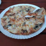 Pizzeria Singh food