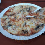 Pizzeria Singh food