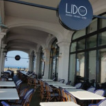 Lido Beach Cafe Dentro