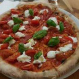 Pizza. Wino. Icoino Dania