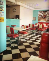 Retro Diner Dentro
