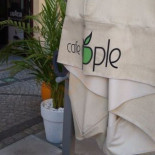Apple Cafe Na zewnątrz