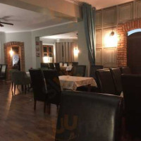 Pod Latarniami Dentro