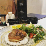 Czarny Puzzel Bistro W Sądzie Wewnątrz