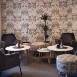 Czarny Puzzel Bistro W Sądzie Wewnątrz