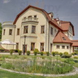 Zajazd Złota Iglica Na zewnątrz