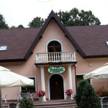 Dworek Ostrężnik Na zewnątrz