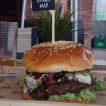 Krowa Mać Burgers Dania