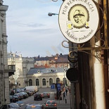 Melduję Posłusznie Na zewnątrz