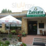 Żabusia Na zewnątrz