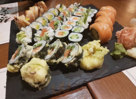 77 Sushi food