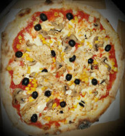 Pizza Dominium food