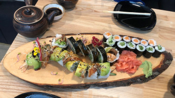 Yana Sushi food