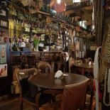 Captain Morgan Pub Dentro