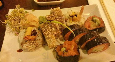 Sushi King food