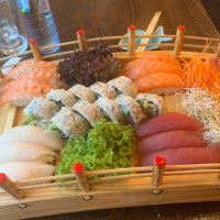 Hana Sushi Zlote Tarasy food