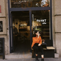 Punkt Coffee Food outside