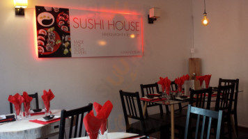 Sushi House food