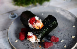 Handroll food