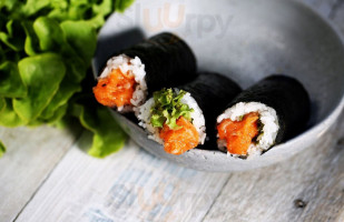 Handroll food