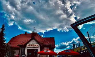 Kebabian Konskie outside