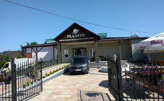 Planeta outside