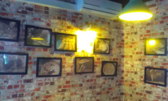 Pub Retro Pizzeria Dentro