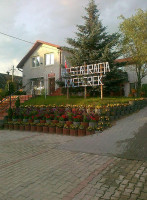 Kacperek outside