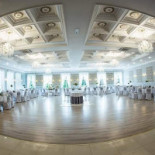 Rege À l'intérieur