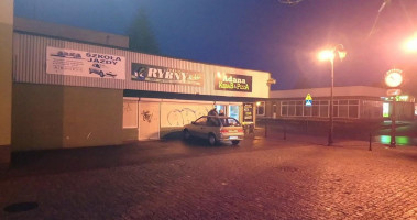 Adana Kebab Pizza Extérieur