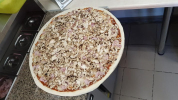 Konkret Pizza food