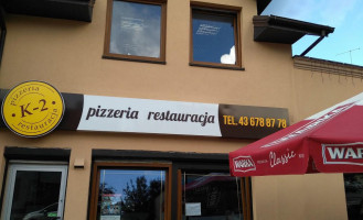 K-2. Pizzeria outside