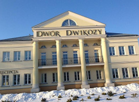 Dwór Dwikozy outside