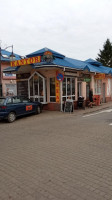 Pizzeria Dziejesię outside