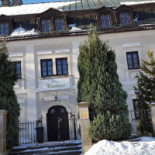 Centrum Szkoleniowo-edukacyjne Parku Narodowego Gór Stołowych Na zewnątrz