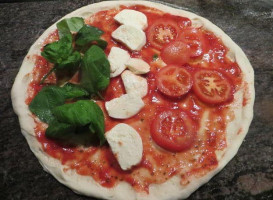 Pizzeria Italia food