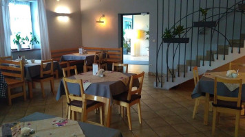 Edels À l'intérieur