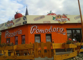 Pizzeria Pomodoro outside