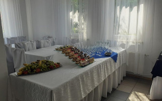 Renia À l'intérieur